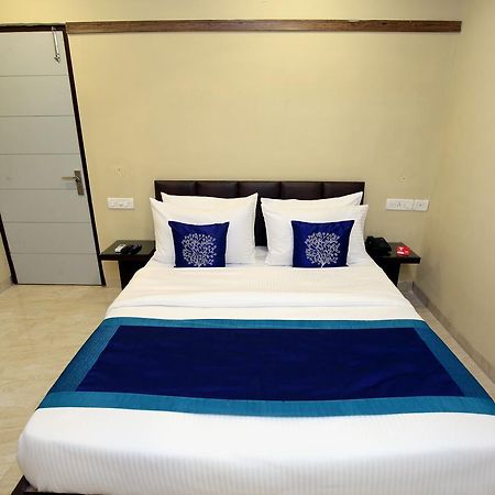Hotel 7 Чандігарх Екстер'єр фото